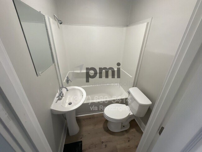 Building Photo - 1504 S Randolph St