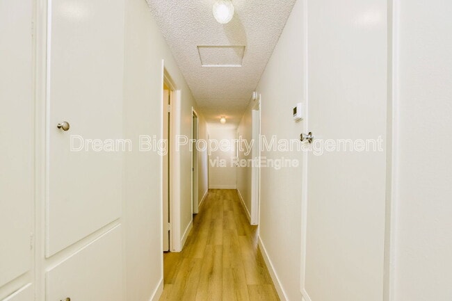 Building Photo - 5155 Harriett Cir