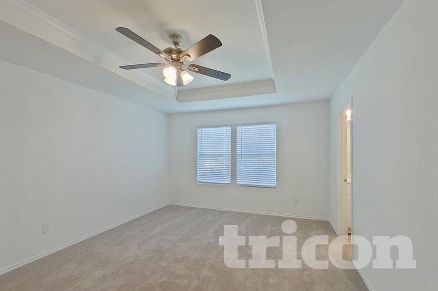 Building Photo - 2411 Carlow Ln