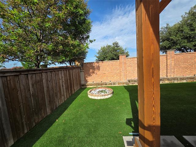 Building Photo - 7119 Paluxy Dr