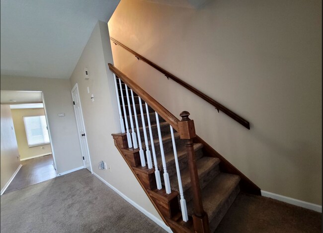 Building Photo - 2 bed 2.5 bath Townhouse condo in Butler Township