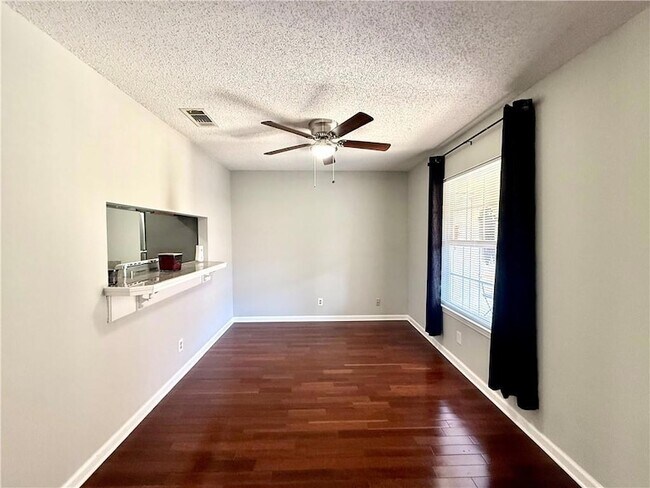 Building Photo - 4800 Pontchartrain Dr