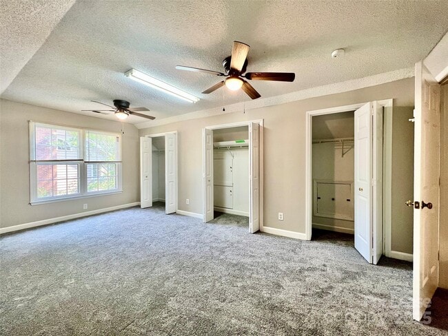 Building Photo - 2333 Heathershire Ln
