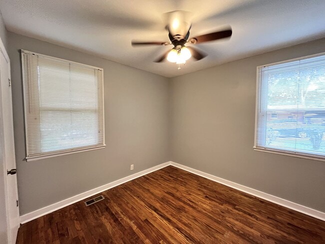 Building Photo - Prime East Nashville Living!
