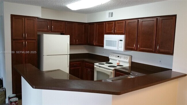 Building Photo - 7640 Westwood Dr