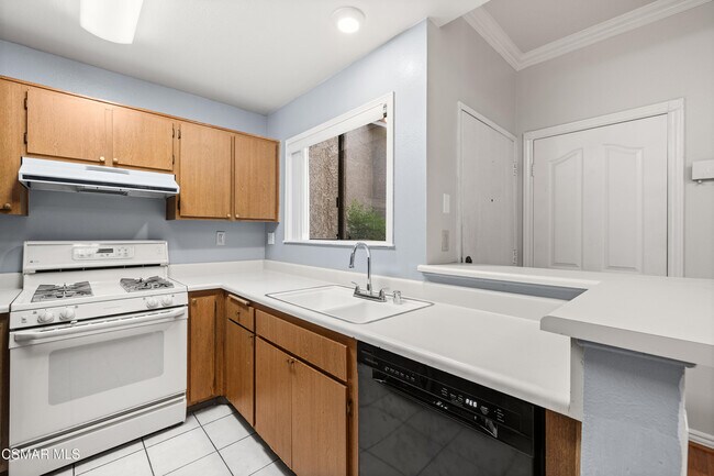 Building Photo - 2328 Archwood Ln