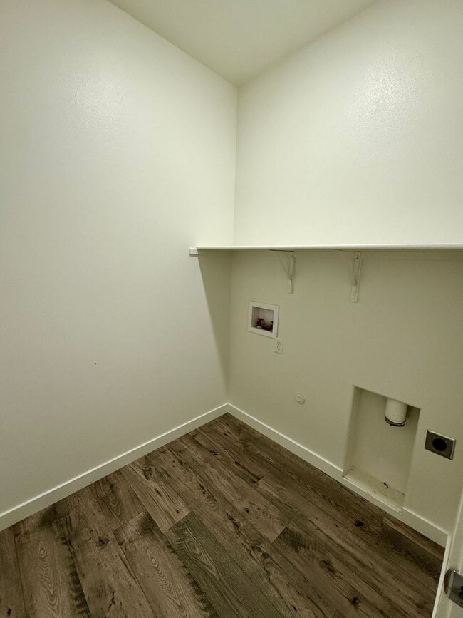 Building Photo - Beautiful 3 bedroom 2 bath w/Pool available in Orland!