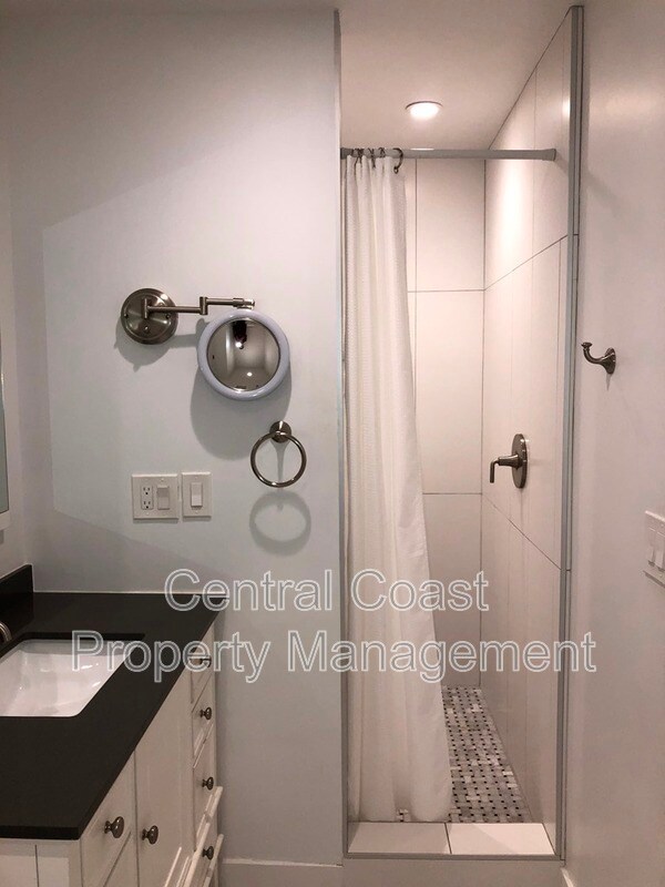 Building Photo - 3850 Rio Rd