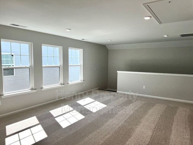 Building Photo - 148 Attavar Way