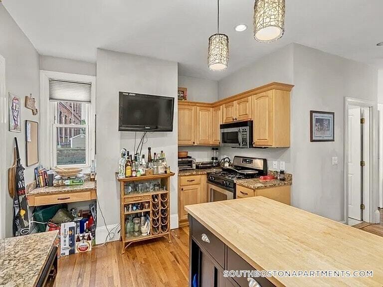 Building Photo - 271 K St