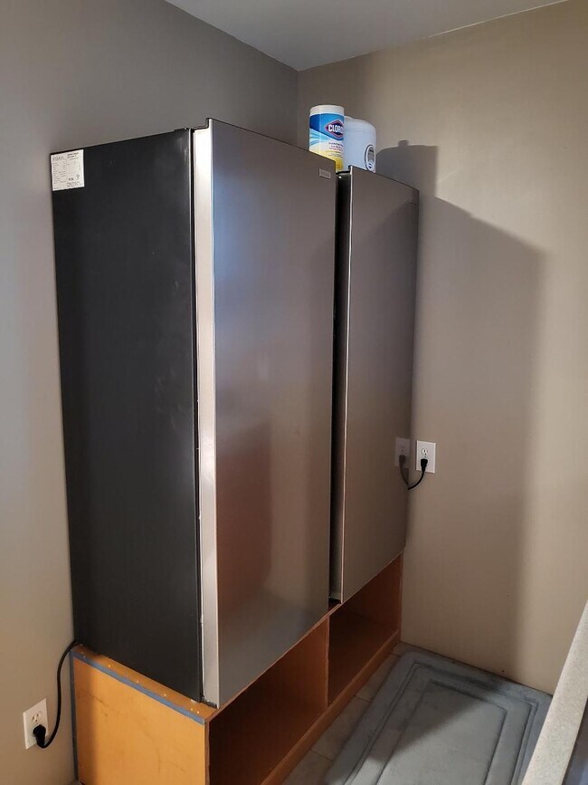 Building Photo - 217 Kellog St