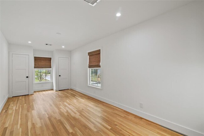 Building Photo - 312 W 31st St