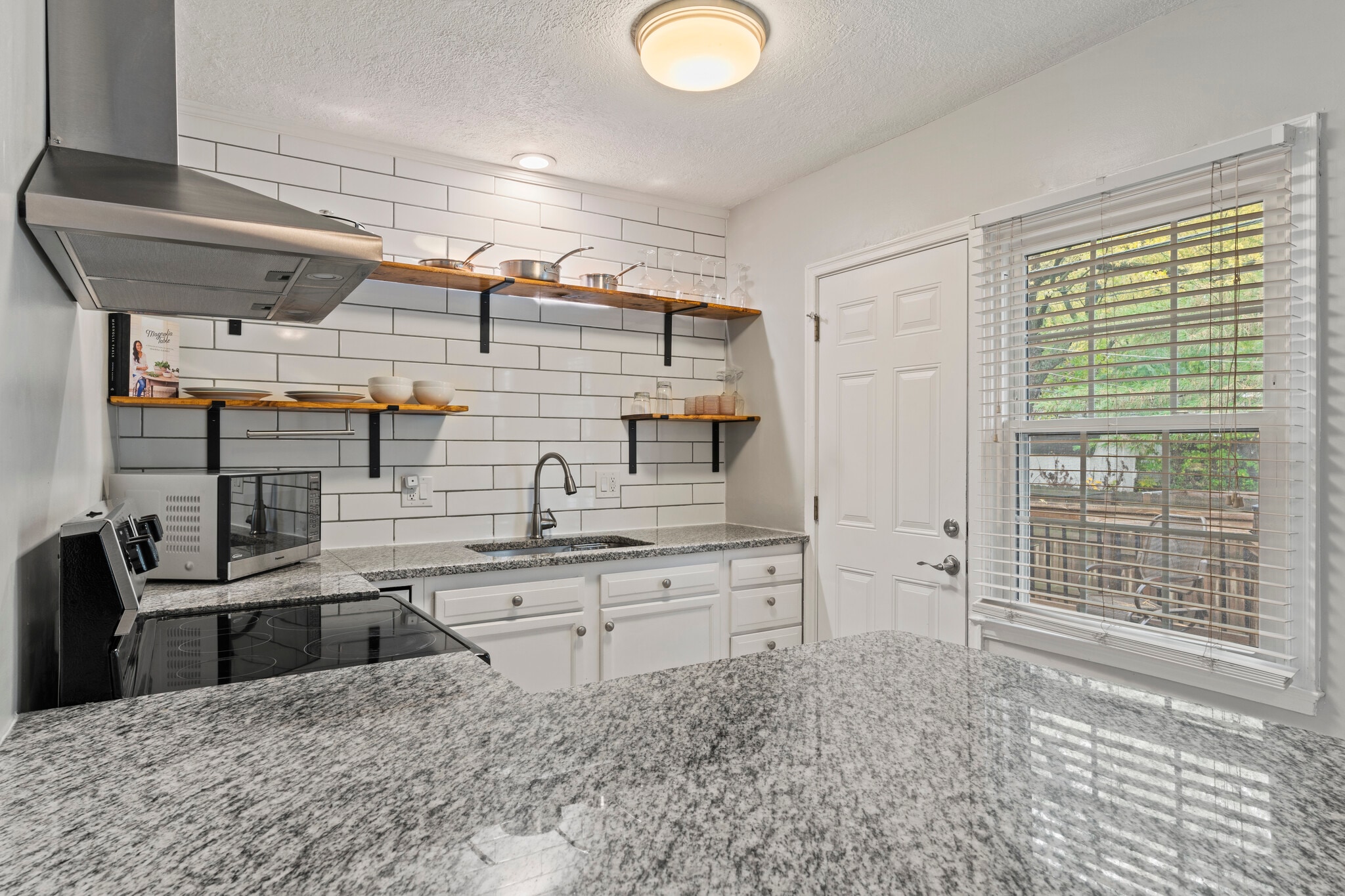 Building Photo - 1235 W 79th St