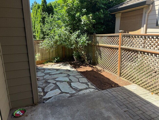 Building Photo - Great Home in a great neighborhood!
