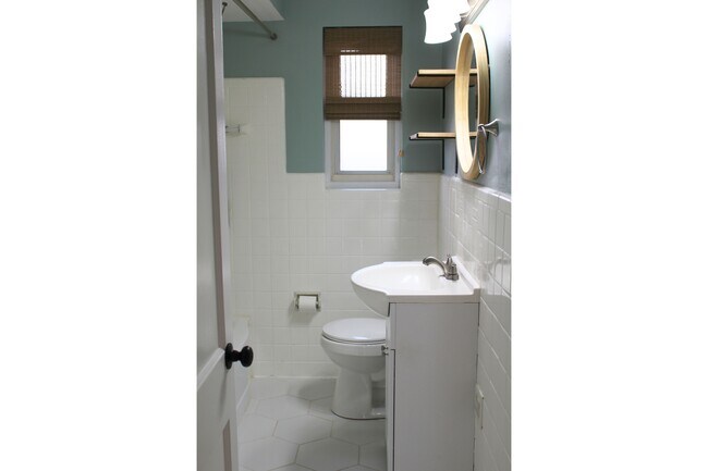 Building Photo - 3806 Gardner Ave