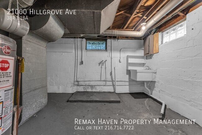 Building Photo - 21000 Hillgrove, Maple Hts - Gorgeous 3 be...