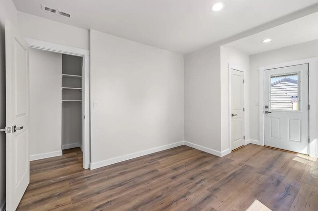 Building Photo - PG-0000