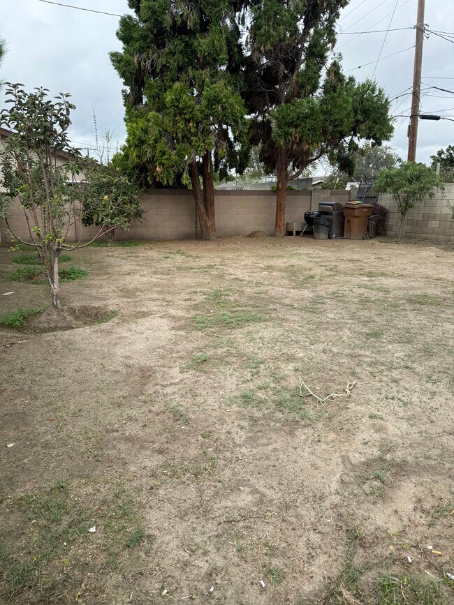 Building Photo - 305-302 N Dwyer Pl