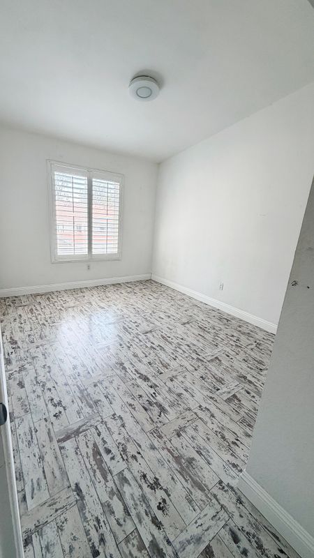 Building Photo - 8167 Vineyard Ave