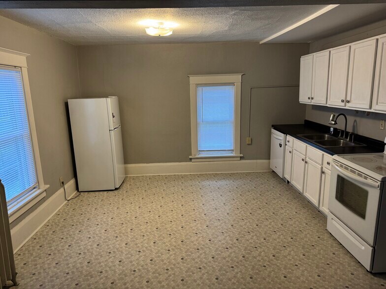 Kitchen - 1006 10th St N