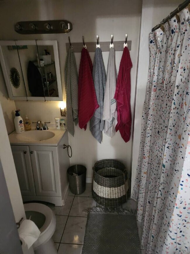 Bathroom - 35 Holyoke St