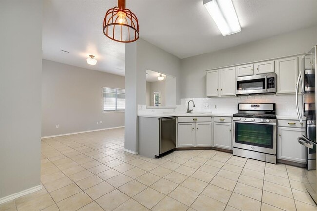 Building Photo - 1504 E 19th St