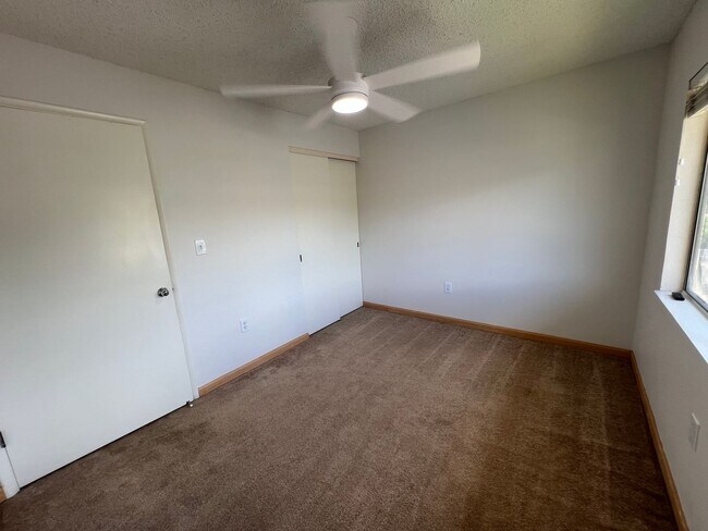 Building Photo - 2 Bedroom / 2 bath, 759 Sq Ft. unit with 2...
