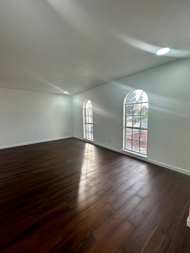 Building Photo - 704 Espolon Dr