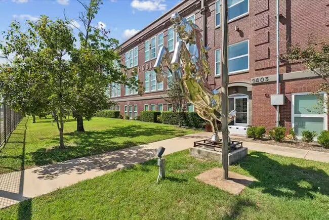 Building Photo - 1403 Corinth St