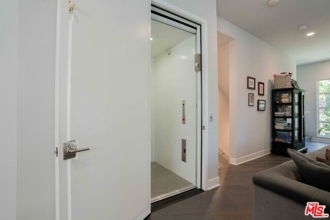 Building Photo - 12646 Seacoast Pl