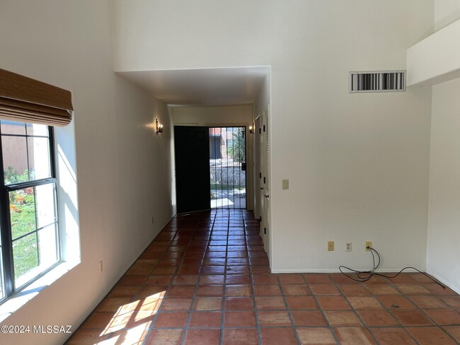 Building Photo - 5380 N Calle Del Rocio