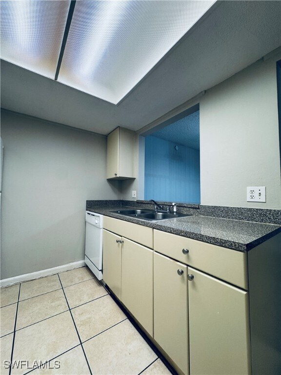Building Photo - 12622 Kenwood Ln