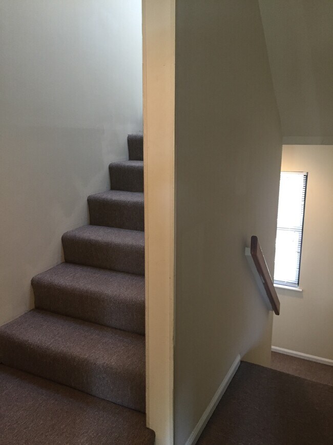 Building Photo - 821 Russell Blvd