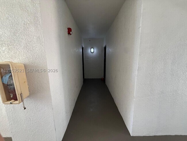 Building Photo - 6861 SW 44th St