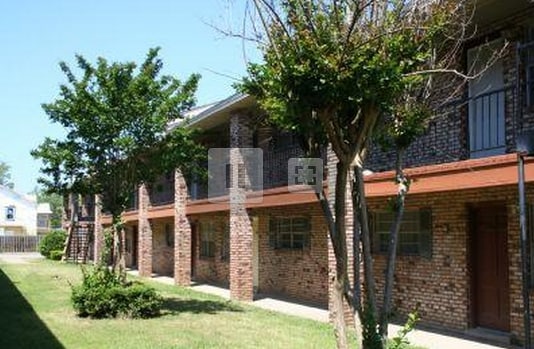 Building Photo - Andrew Apartments