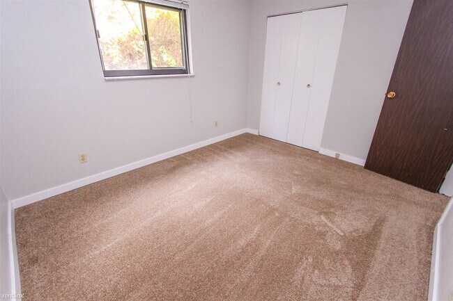 Building Photo - 2 br, 1 bath House - 204 Elliott Rd