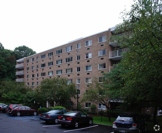 410 Old White Plains Rd - Halston House