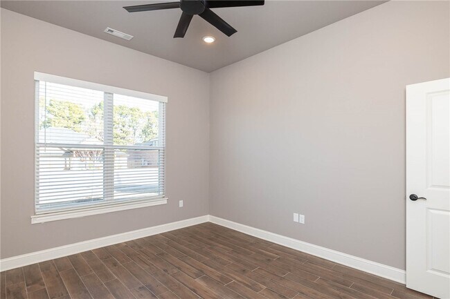 Building Photo - 5653 Poppy Ave