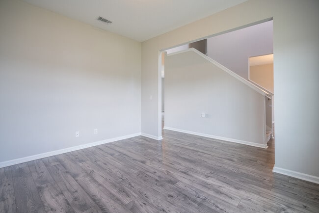 Building Photo - 418 Huntington Dr