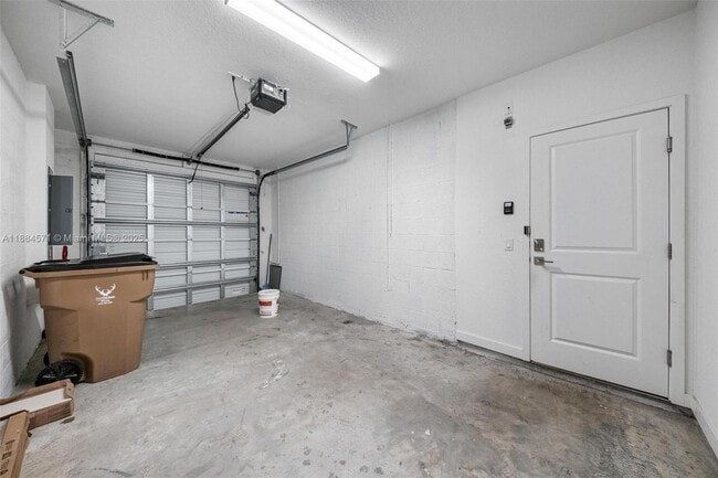 Building Photo - 186 SE 5th Ct
