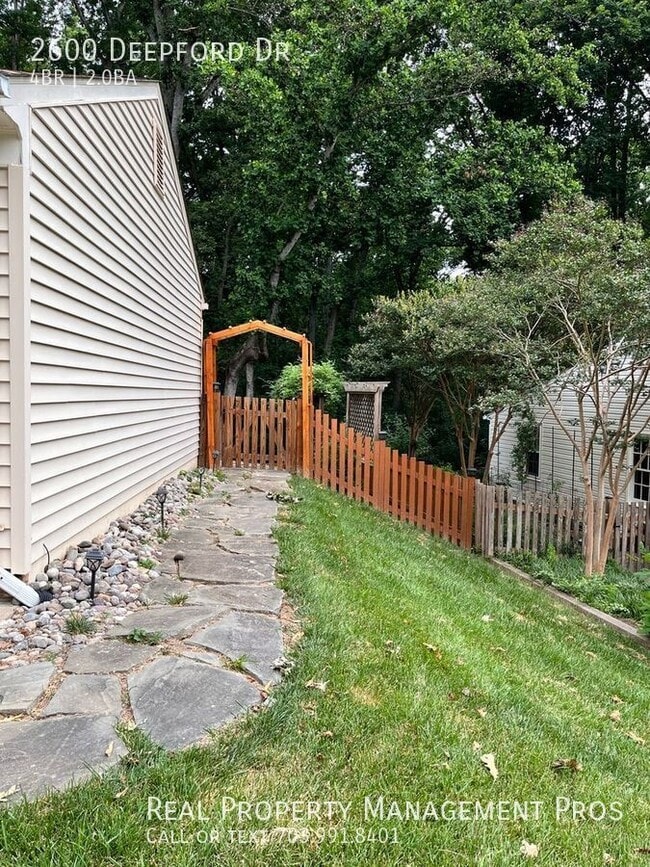 Building Photo - 2600 Deepford Dr