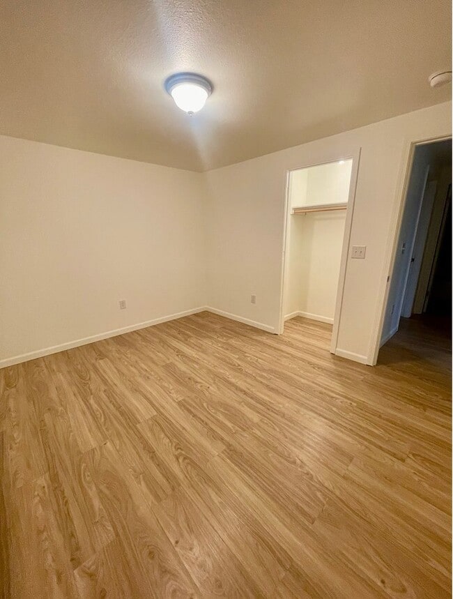 Building Photo - Fantastic 4 bedroom home on a large lot with a fenced in back yard in Eagle River! Available now