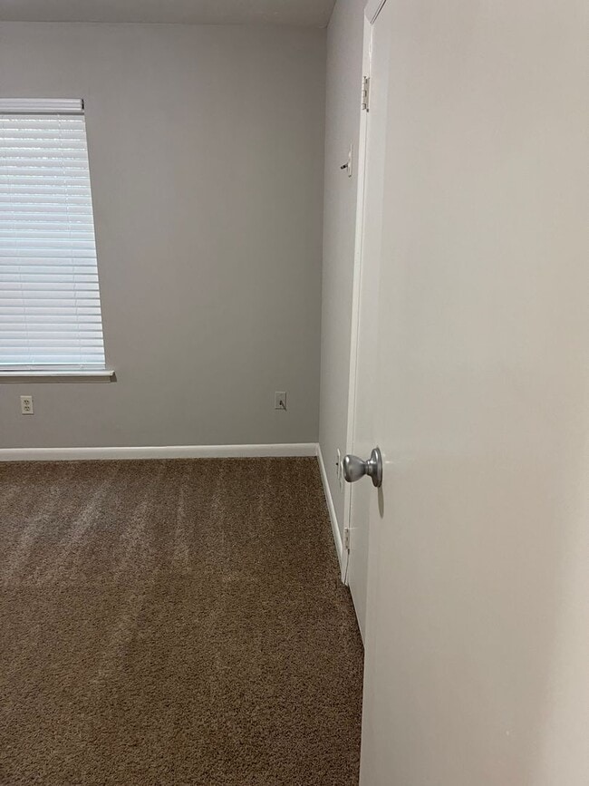 Building Photo - 3 bedroom 2 bath Hermitage duplex