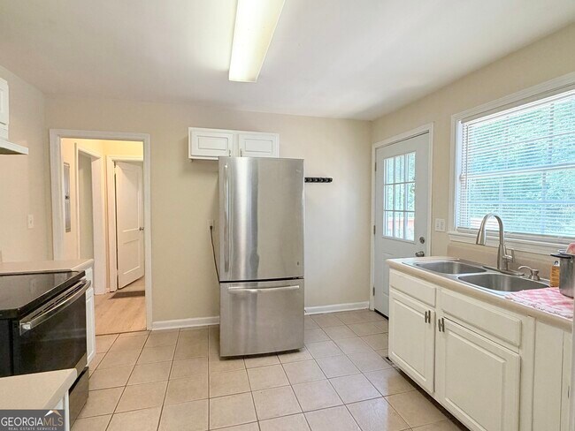 Building Photo - 2199 Tiger Flowers Dr NW