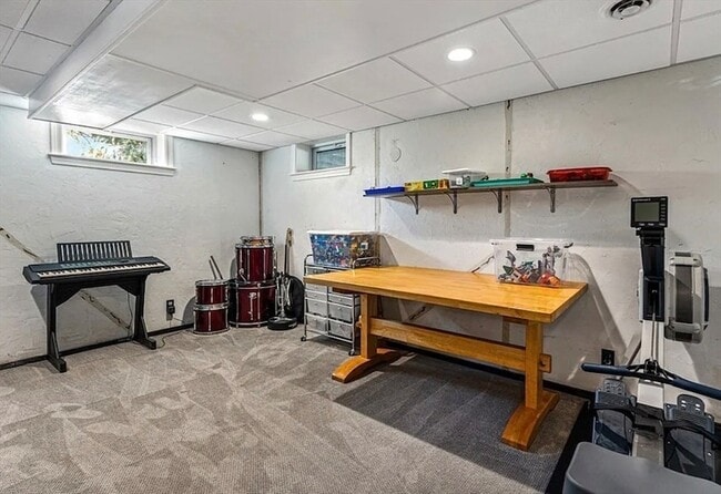 Building Photo - 14 Hoover Rd