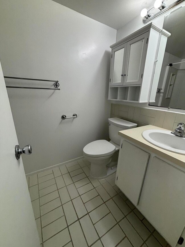 Building Photo - 2701 Riverside Dr