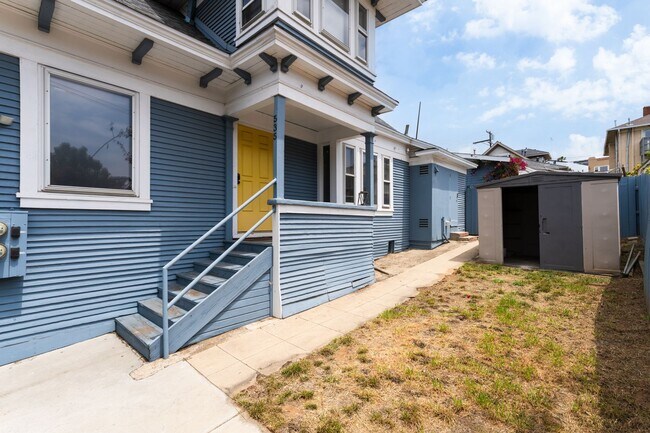 Building Photo - 531-535 W Juniper Street