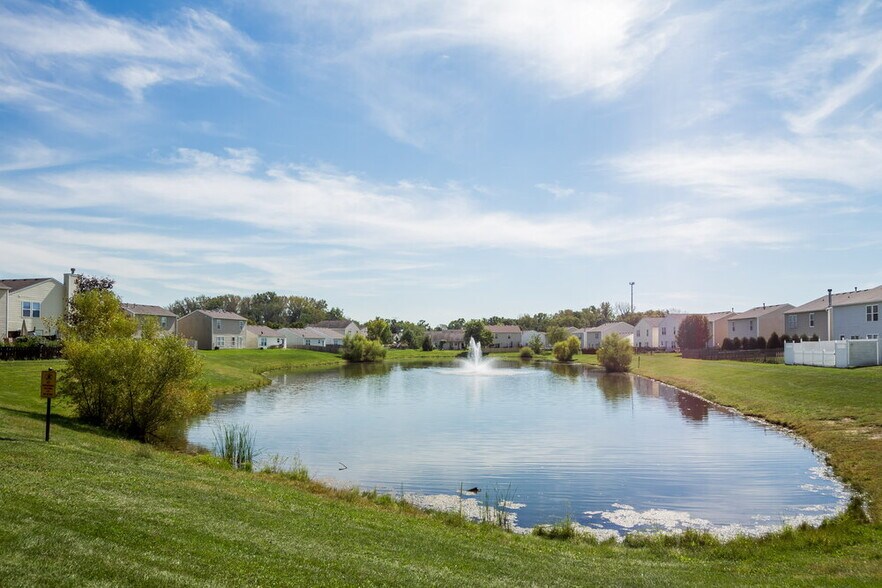Building Photo - 2041 Dutch Elm Dr