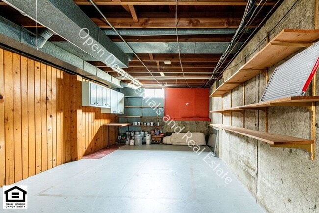 Building Photo - 605 N Camden Dr