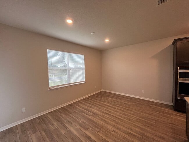 Building Photo - 5625 Cedar Chase Dr